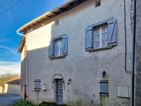 Maison à vendre à Lesterps, Charente - 56 600 € - photo 1