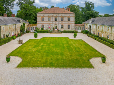 Chateau à vendre à Clisson, Loire-Atlantique, Pays de la Loire, avec Leggett Immobilier