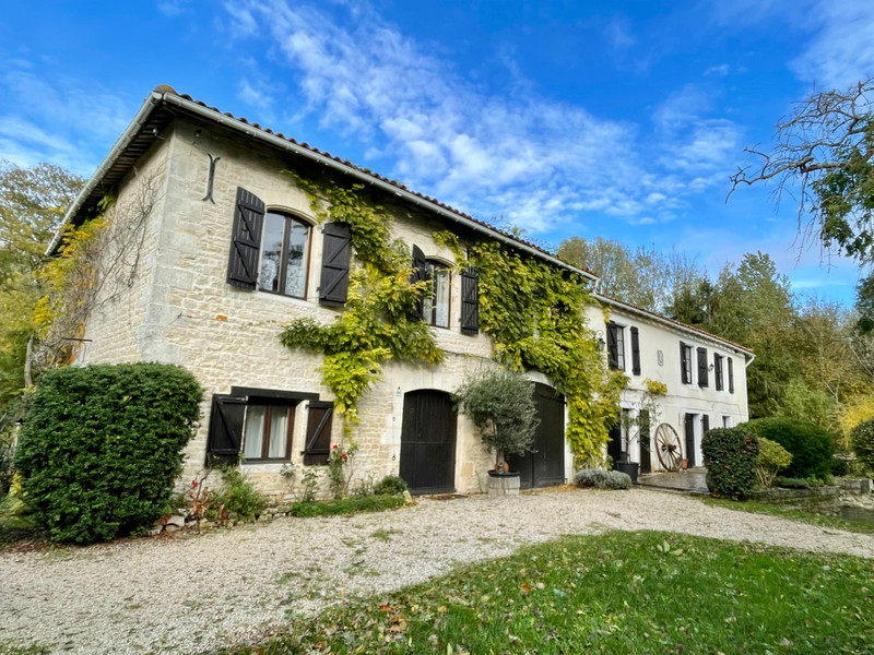 French property for sale in Saint-Fraigne, Charente - €551,200 - photo 10