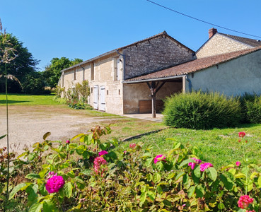 French property for sale in Saint-Gervais-les-Trois-Clochers, Vienne - €247,500 - photo 1