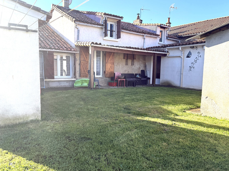 Propriété à vendre à Bouresse, Vienne - 128 000 €