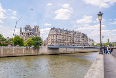 Rare : Vues Panoramiques Seine, Notre Dame & monuments, 127m2, 2 Chambres/2Sdb, 7eme asc, Ile Saint Louis. 