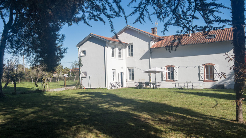 French property for sale in Bordes, Hautes-Pyrénées - €300,000 - photo 1