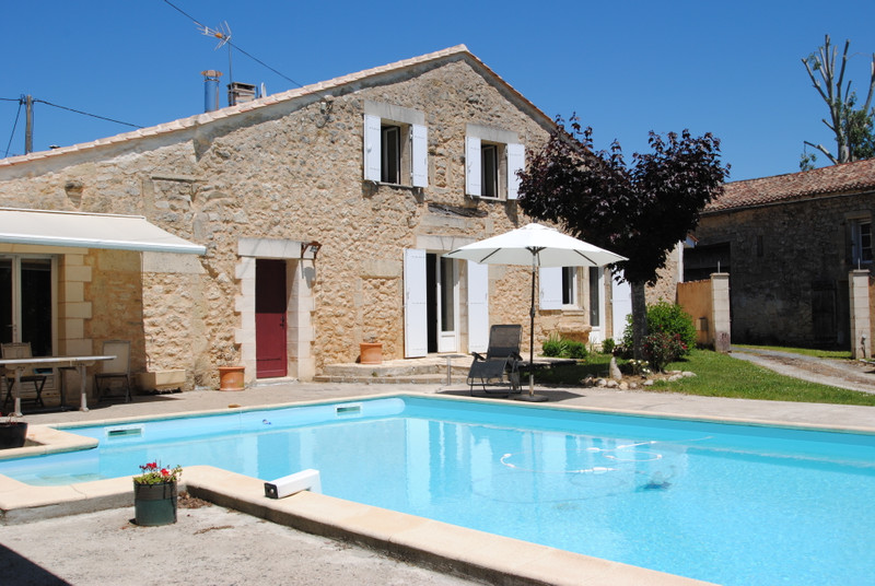 House in Rauzan Gironde Lovely 3 bed CHARACTER HOME with pool set