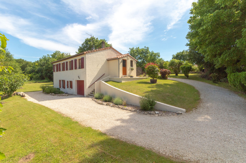 Maison à vendre à Saint-Sulpice-de-Cognac, Charente - 270 000 € - photo 1
