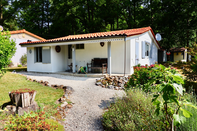 Maison à vendre à Écuras, Charente - 118.850 € - photo 1