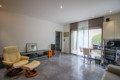 Modern luxury property with 6p. gîte and pool in the heart of Nyons. Comfortable living guaranteed!