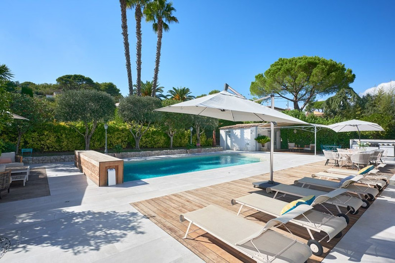 French property for sale in Mougins, Alpes-Maritimes - €2,750,000 - photo 2