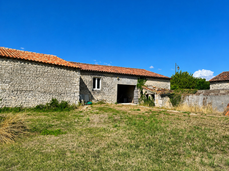 French property for sale in Marcillac-Lanville, Charente - €75,000 - photo 4