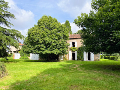 French property for sale in Suaux, Charente - €192,000 - photo 2