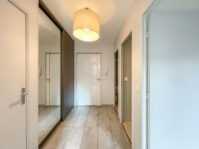 LE MARAIS : Stylish One-Bed Flat with Picturesque Views in Le Marais | Lift | Modern building | Move in ready