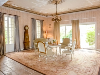 Magnificent 9-bed, 4-bath maison de maître, with large pool, grounds and outbuildings, 12 km from Narbonne.