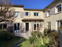 Maison à vendre à Chalais, Charente - 325.000 € - photo 1