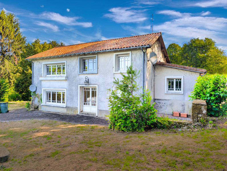 French property for sale in Compreignac, Haute-Vienne - €267,500 - photo 1