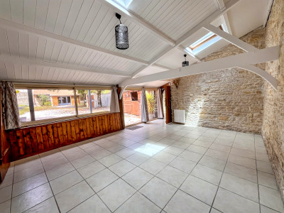 French property for sale in Vouhé, Charente-Maritime - €398,000 - photo 3