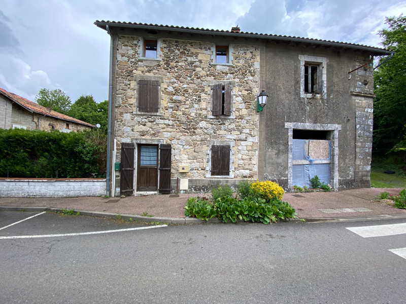 French property for sale in Roumazières-Loubert, Charente - €105,000 - photo 1