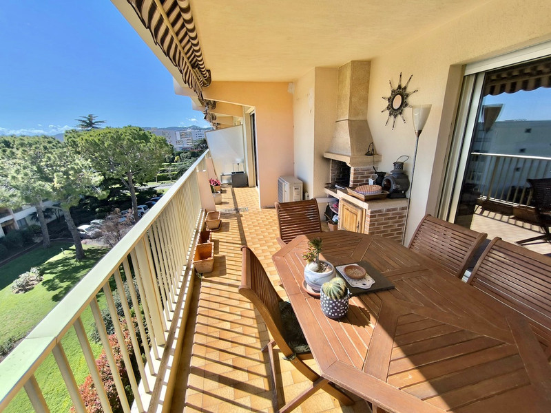 French property for sale in Antibes, Alpes-Maritimes - €750,000 - photo 2