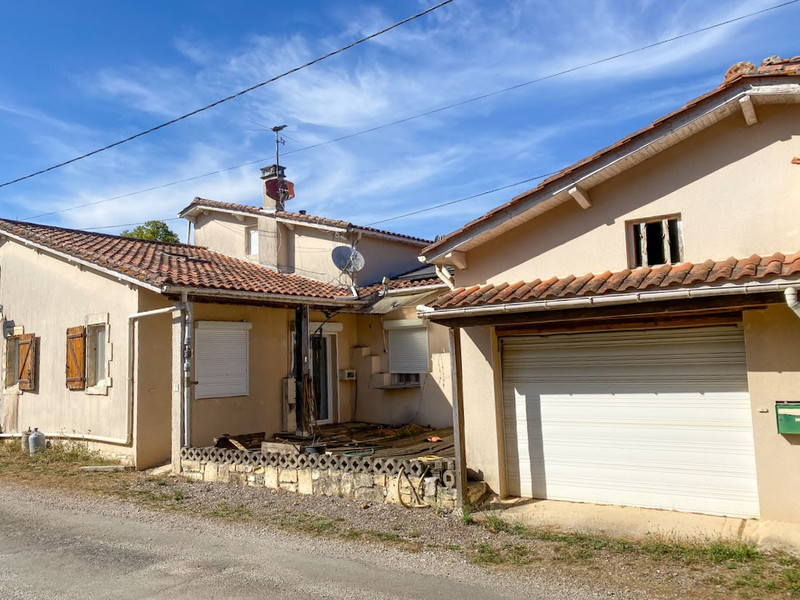 Maison à vendre à Ventouse, Charente - 41.600 € - photo 1