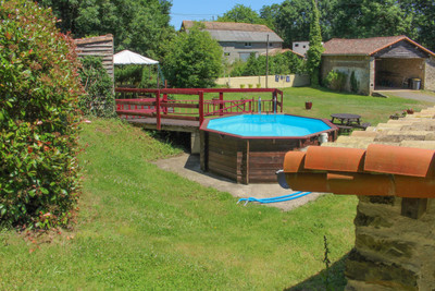 French property for sale in Saint-Lin, Deux-Sèvres - €245,000 - photo 1