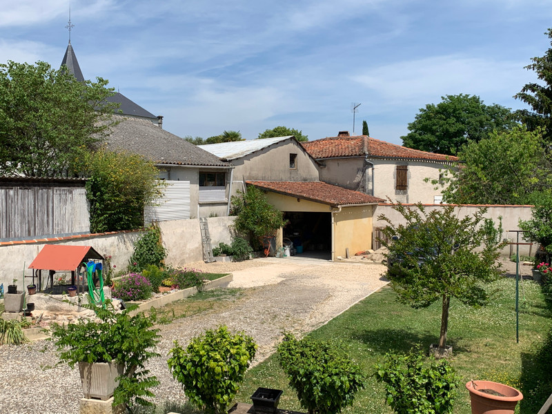 French property for sale in Montmoreau, Charente - €167,400 - photo 2