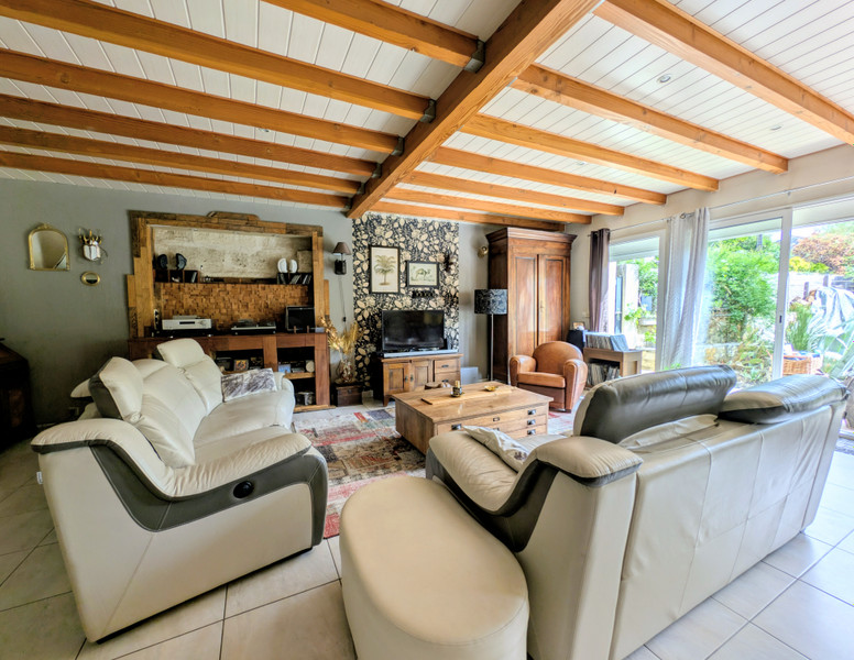 French property for sale in Abzac, Gironde - €348,000 - photo 3