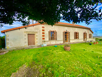 Maison à vendre à Pommiers-Moulons, Charente-Maritime - 395.000 € - photo 1