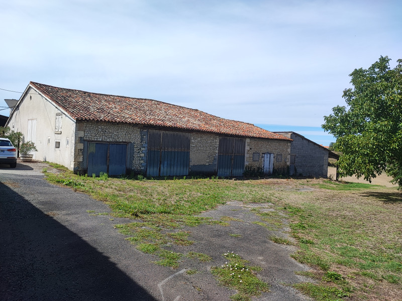 French property for sale in Berneuil, Charente - €415,000 - photo 4