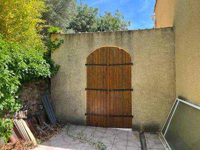 French property for sale in Le Luc, Var - €478,000 - photo 2