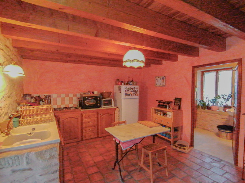 French property for sale in Azé, Saône-et-Loire - &#8364;349,000 - photo 4