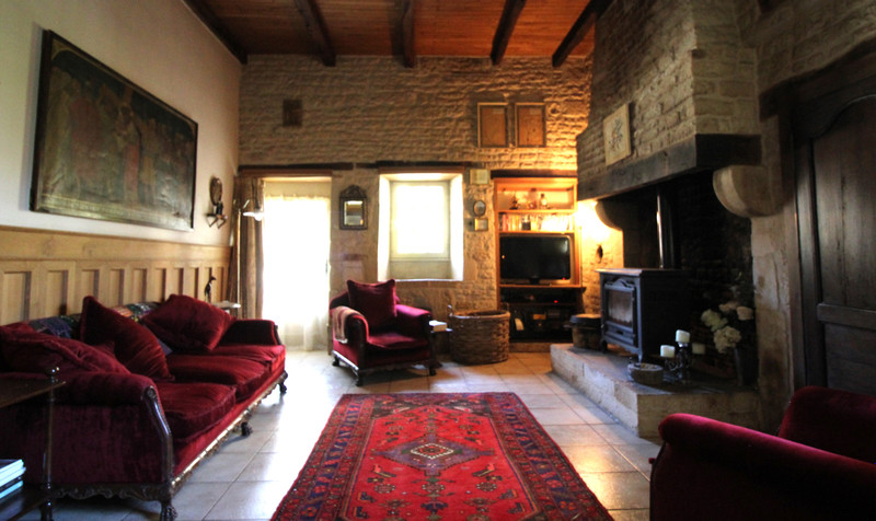 French property for sale in Montjean, Charente - €318,000 - photo 6