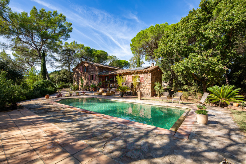 Propriété à vendre à Roquebrune-sur-Argens, Var - photoAltPrice