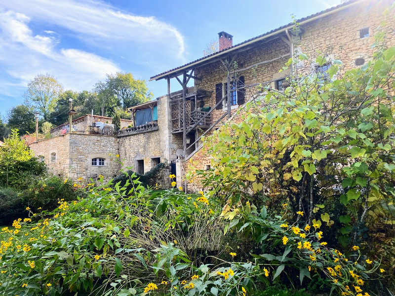 French property for sale in Chasseneuil-sur-Bonnieure, Charente - €528,999 - photo 1