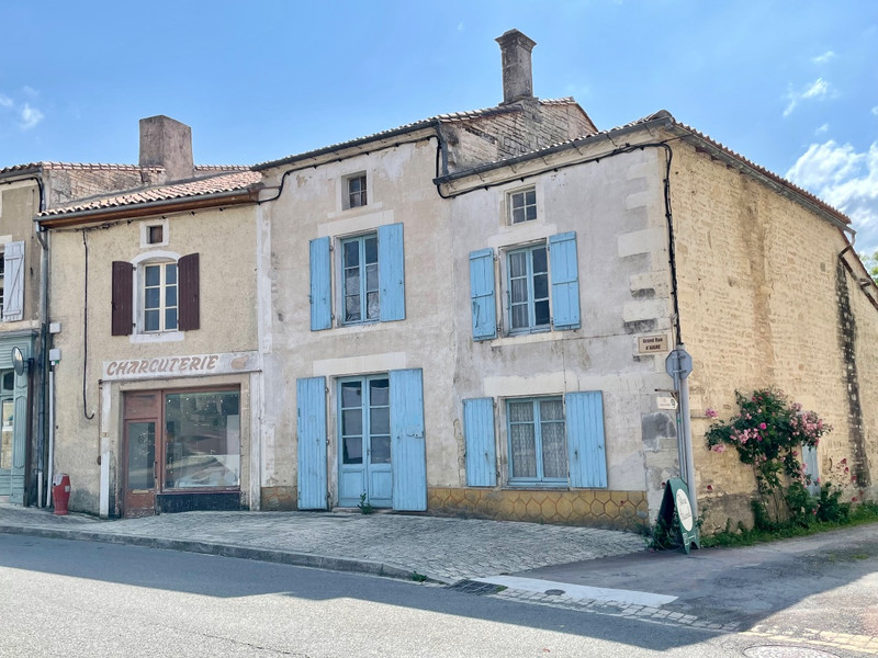 Maison à vendre à Tusson, Charente - 97 899 € - photo 1