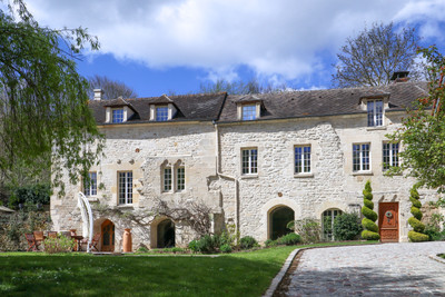 Stunning luxury 4-bedroom C11th Abbey conversion with independent 2-bedroom guest house at 60660 Rousseloy.