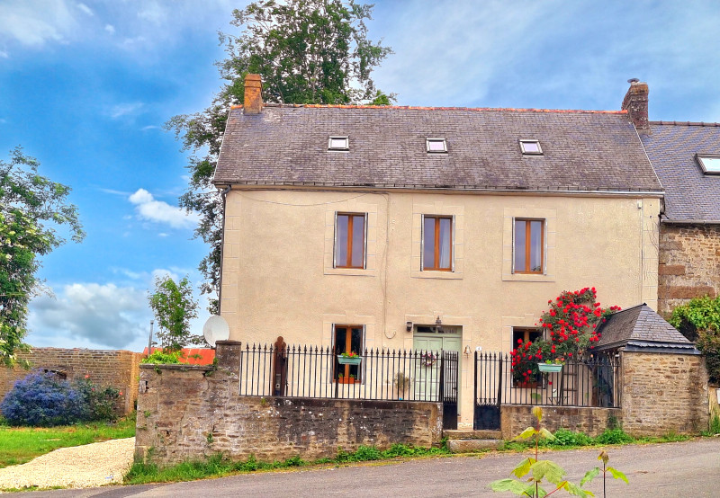 Propriété à vendre à Couesmes-Vaucé, Mayenne - 188 000 €
