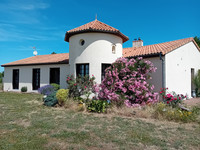 Propriété à vendre à Saint-Martin-de-Mâcon, Deux-Sèvres - 250 000 € - photo n°1
