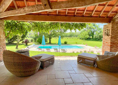 On the river Lot, a stunning 5 bedroom Maison de Maitre, with exceptional outdoor living area and pool