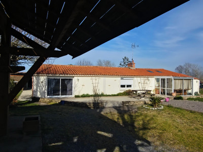 French property for sale in Vouillé-les-Marais, Vendée - €278,200 - photo 3