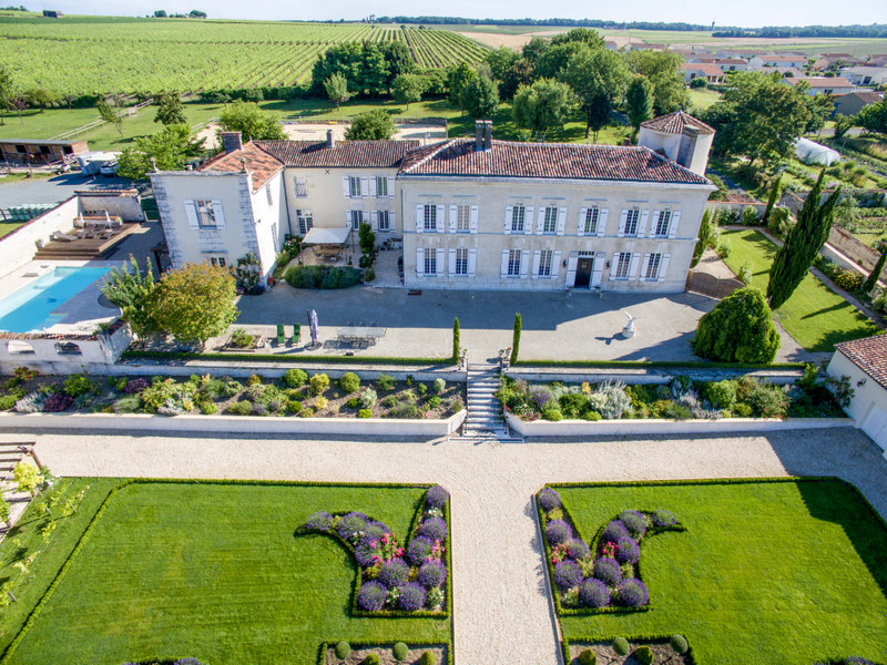 Maison à vendre à Dompierre-sur-Charente, Charente-Maritime - 2 205 000 € - photo 1