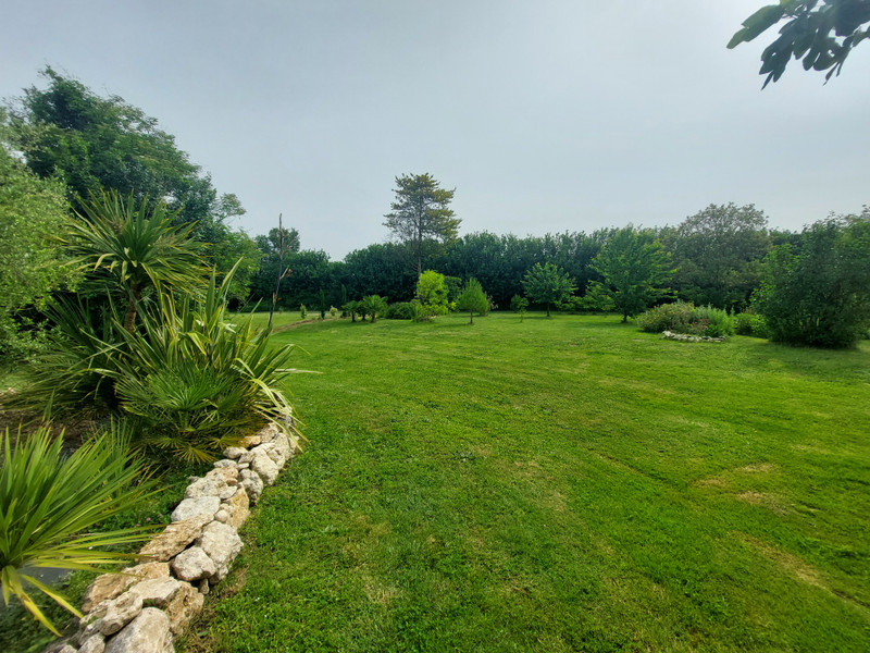 French property for sale in Angoulême, Charente - €420,000 - photo 3