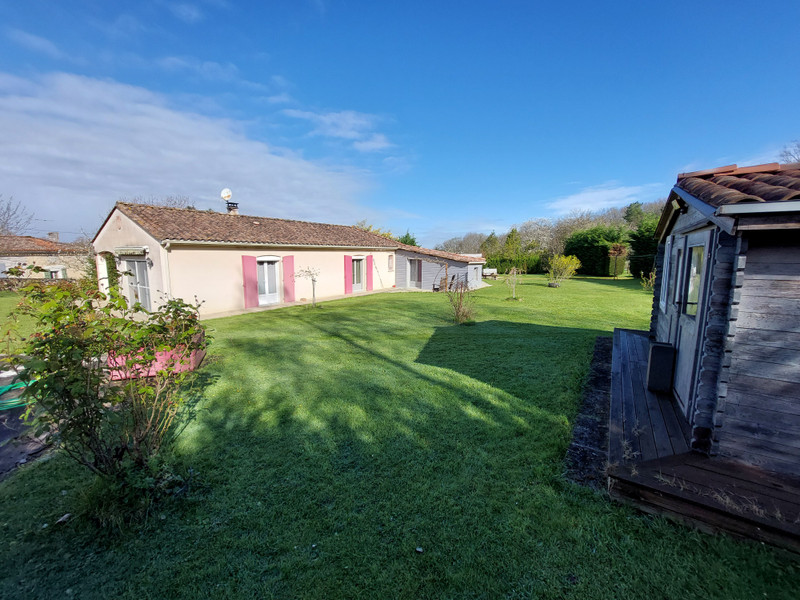 French property for sale in Angoulême, Charente - €326,000 - photo 3