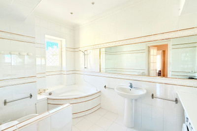 French property for sale in Nice, Alpes-Maritimes - €900,000 - photo 9