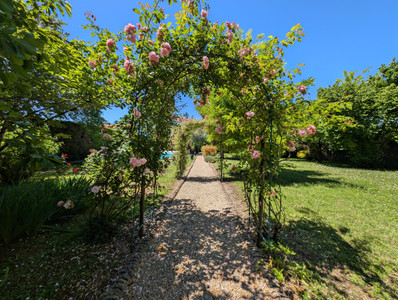French property for sale in Barbezieux-Saint-Hilaire, Charente - €349,800 - photo 1