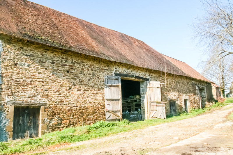 Barn for sale in Mialet Dordogne Large Barns with CU in need of