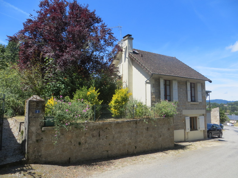 House in PeyratleChâteau HauteVienne A 2/3 bedroom house just a few steps from the centre