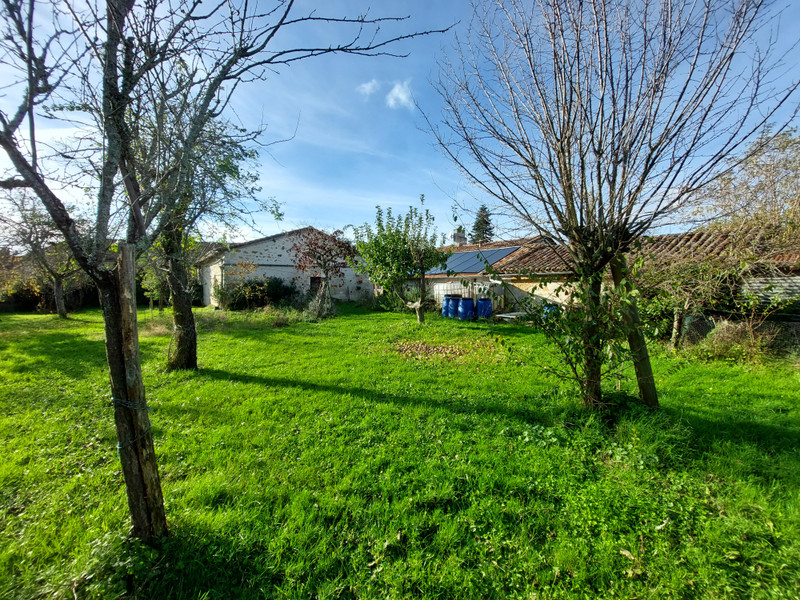 French property for sale in Vouzan, Charente - €245,000 - photo 9
