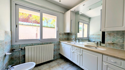French property for sale in Pompignac, Gironde - €299,697 - photo 3