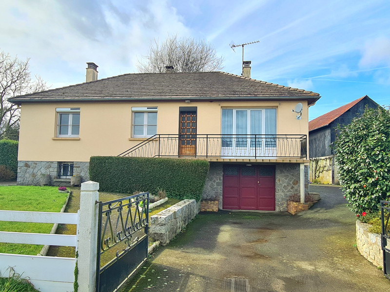 French property for sale in Le Teilleul, Manche - €127,500 - photo 0