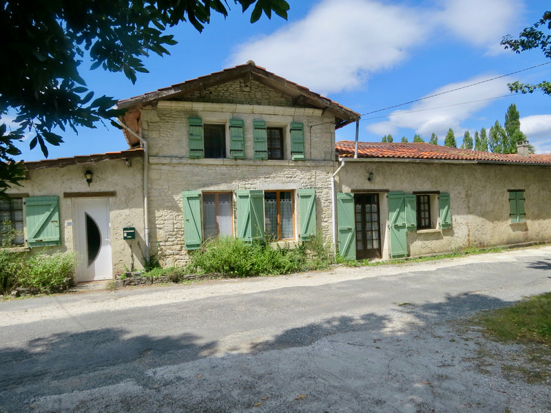 Maison à vendre à Nantillé, Charente-Maritime - 162 000 € - photo 1