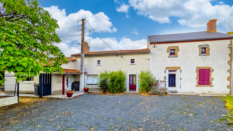 French property for sale in Argentonnay, Deux-Sèvres - €381,600 - photo 0